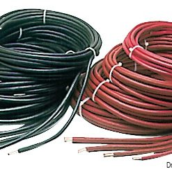 Cables de batería, fabricados en cobre y recubiertos con una cubierta aislante de resina sintética.